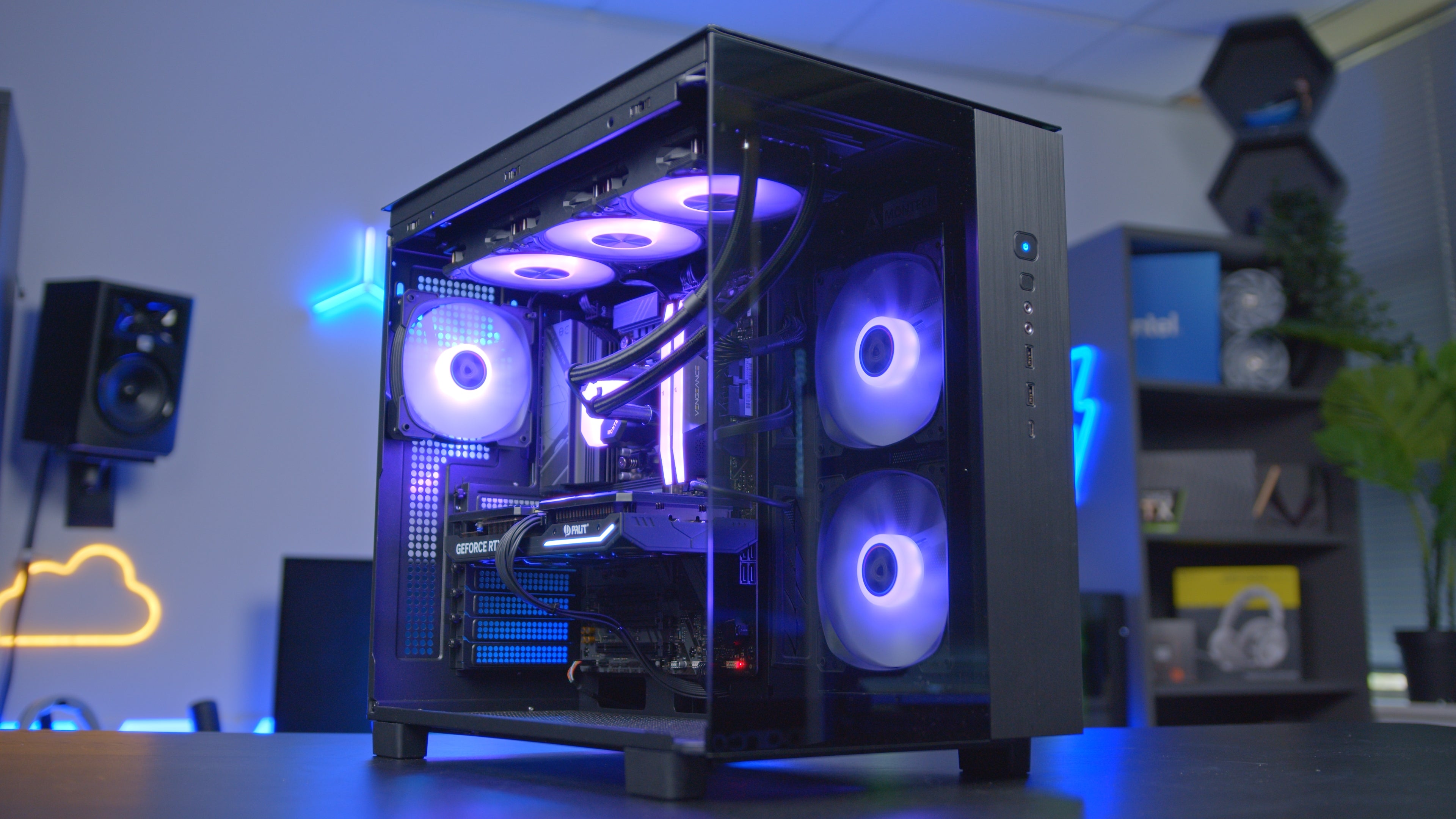 GeekaPC 'King' (RX 9070 / RTX 5070)