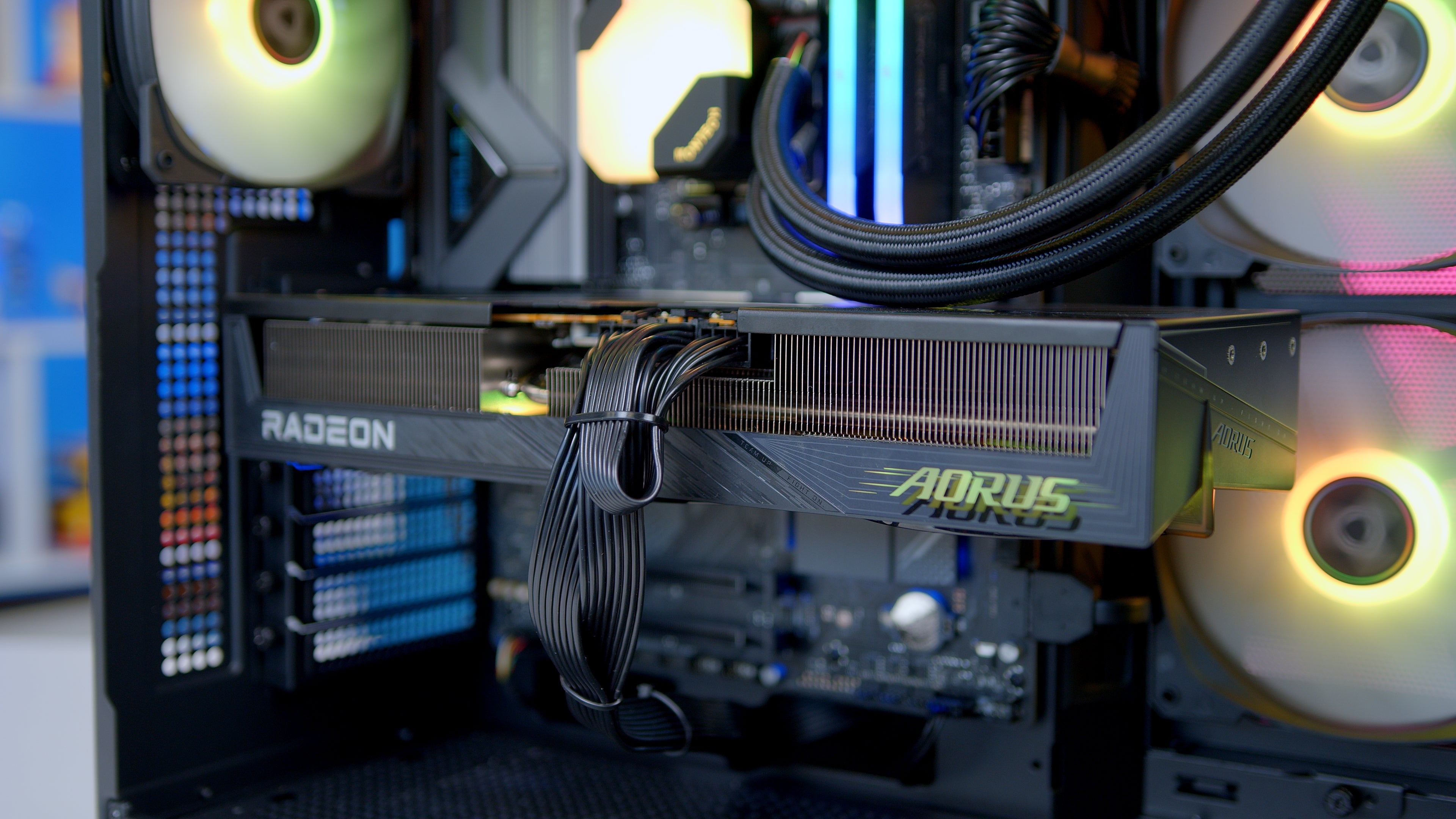 GeekaPC 'Emperor' (RX 9070 XT / RTX 5070 Ti)