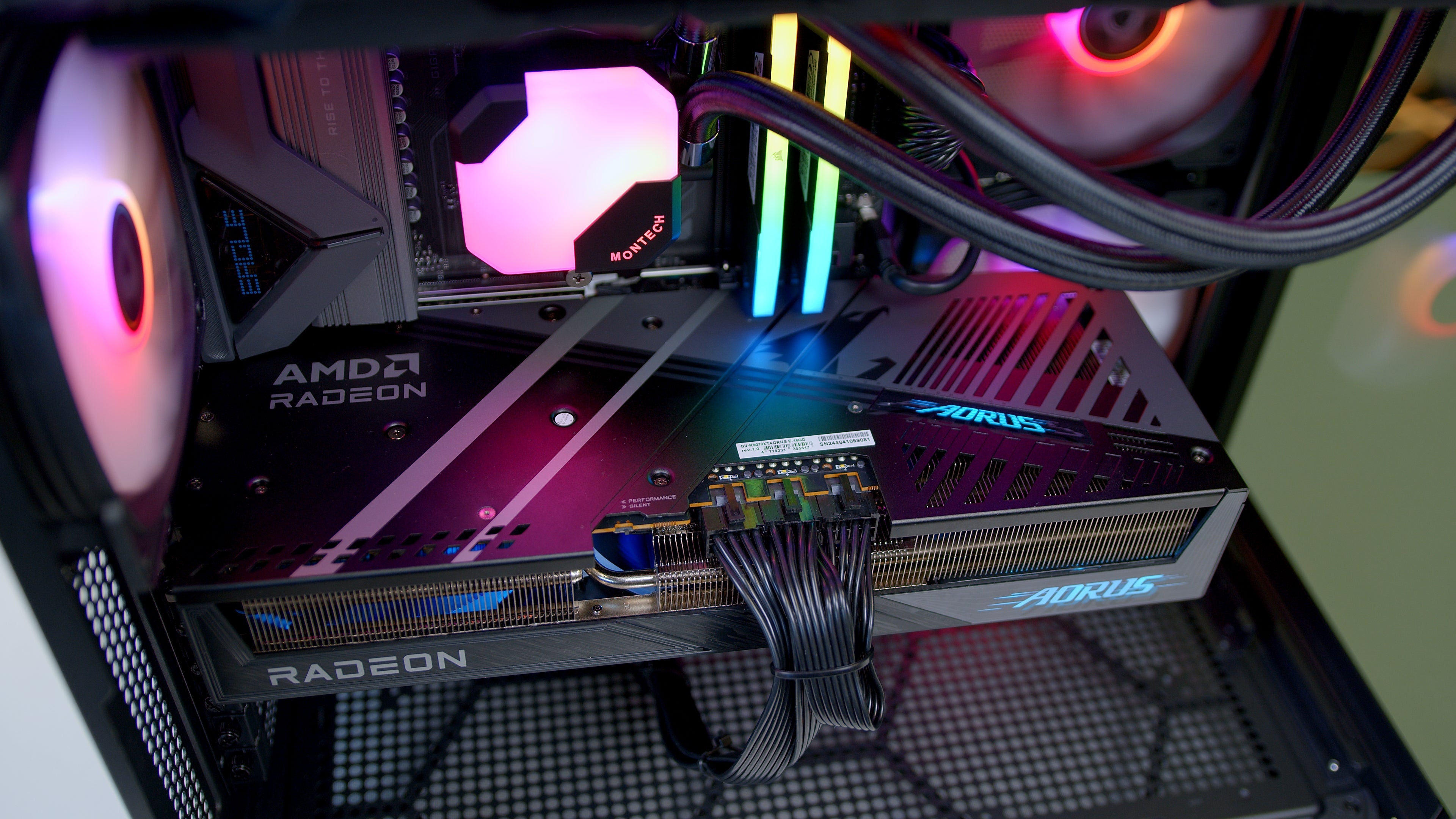 GeekaPC 'Emperor' (RX 9070 XT / RTX 5070 Ti)