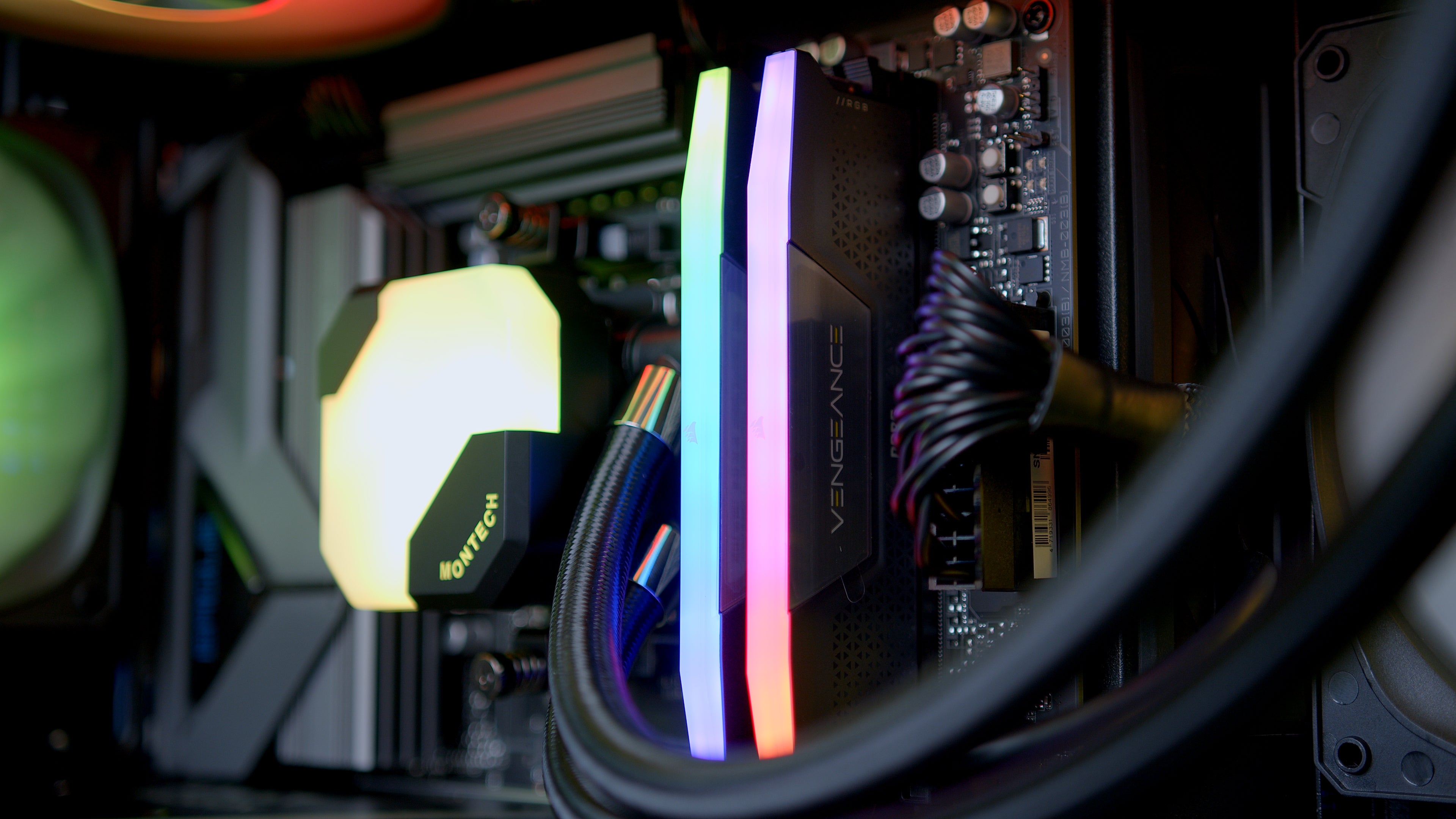 GeekaPC 'Emperor' (RX 9070 XT / RTX 5070 Ti)