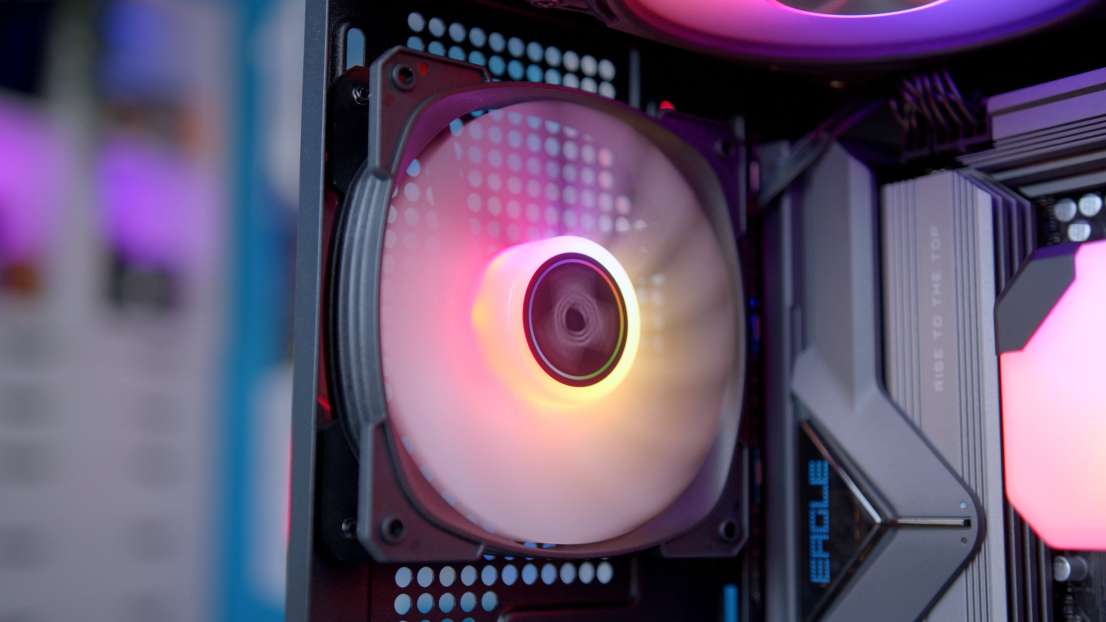 GeekaPC 'Emperor' (RX 9070 XT / RTX 5070 Ti)