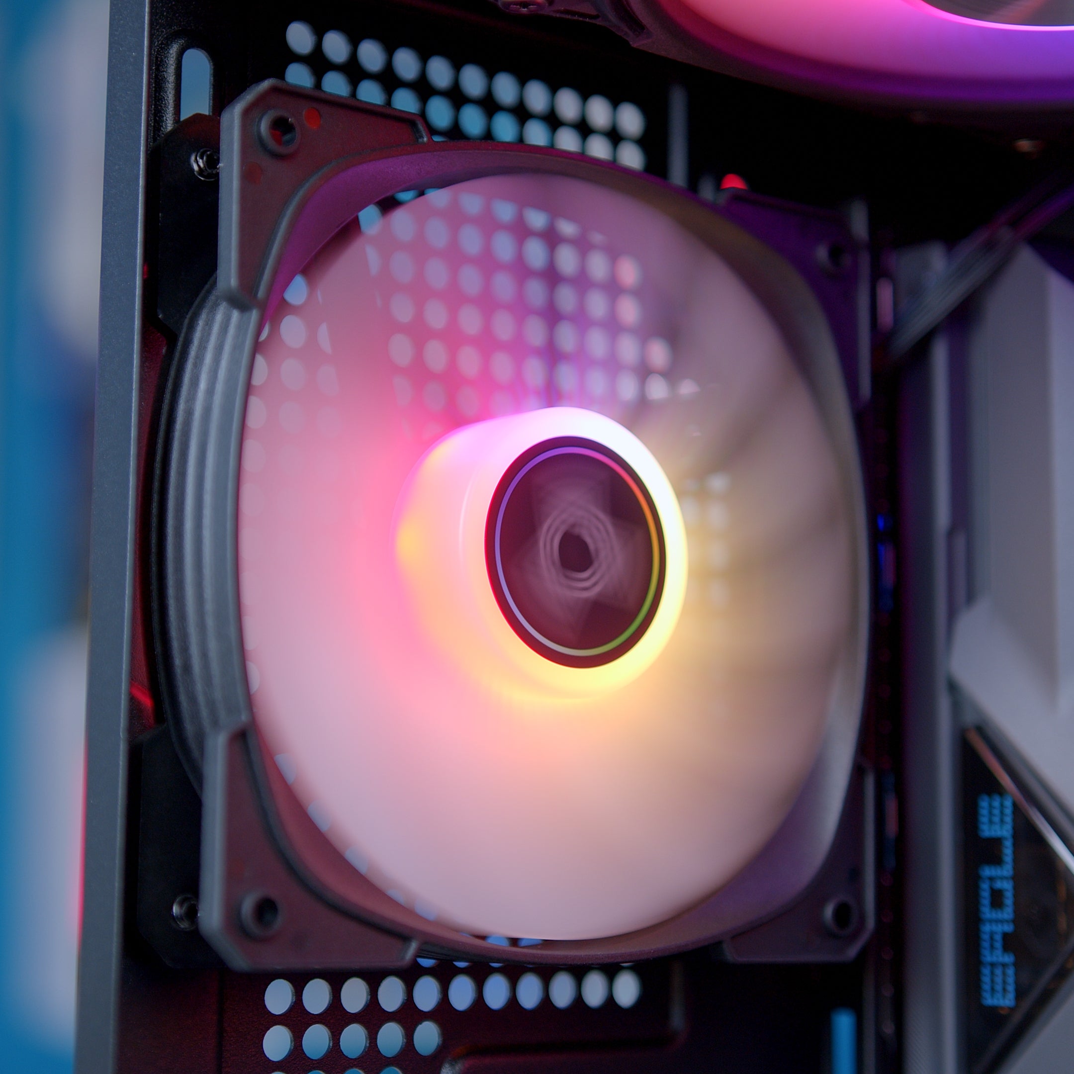 GeekaPC 'King' (RX 9070 / RTX 5070)