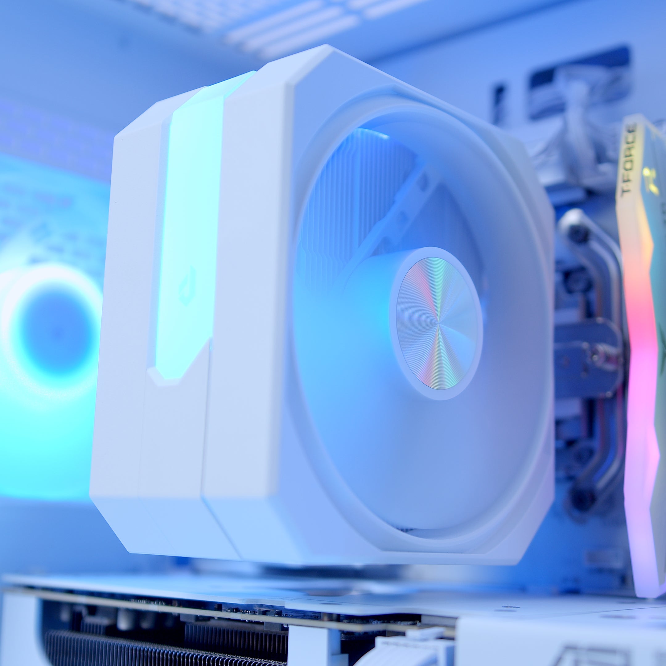 GeekaPC 'Arctic' (RTX 5070 / RX 9070)