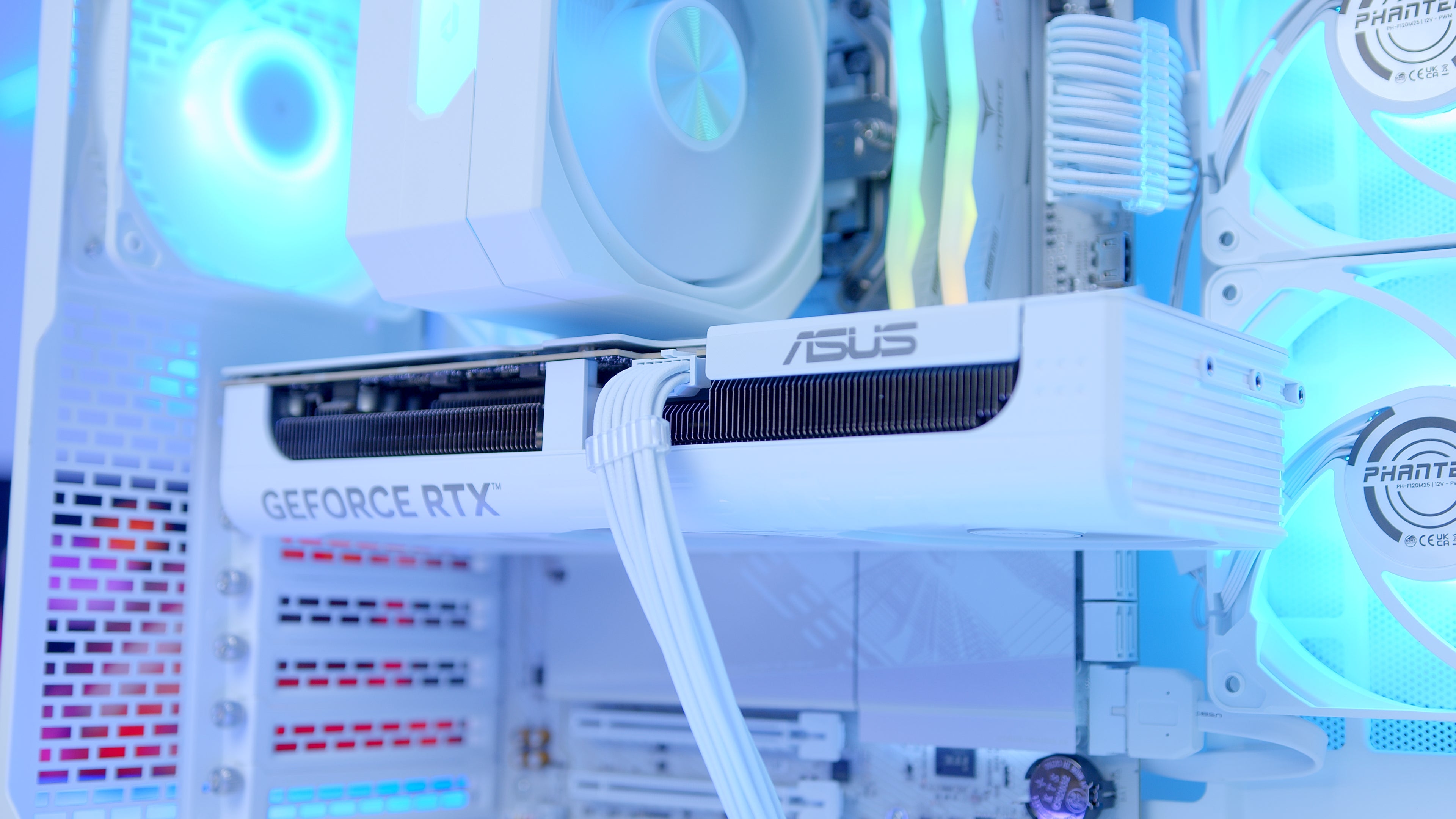 GeekaPC 'Arctic' (RTX 5070 / RX 9070)