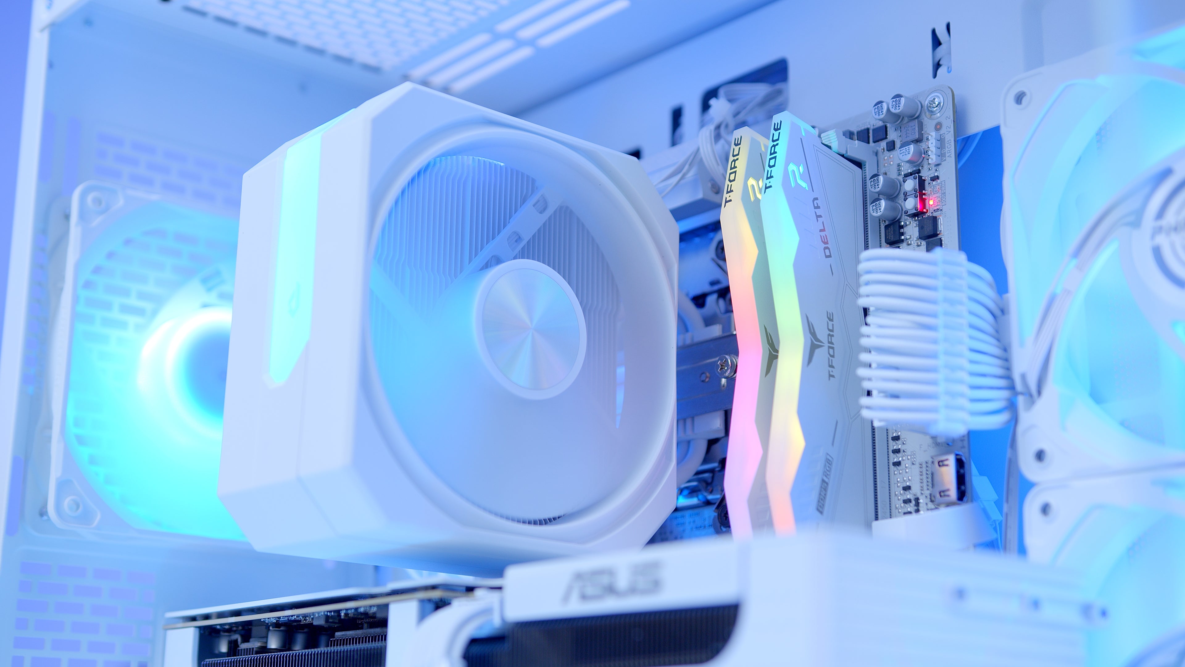 GeekaPC 'Arctic' (RTX 5070 / RX 9070)