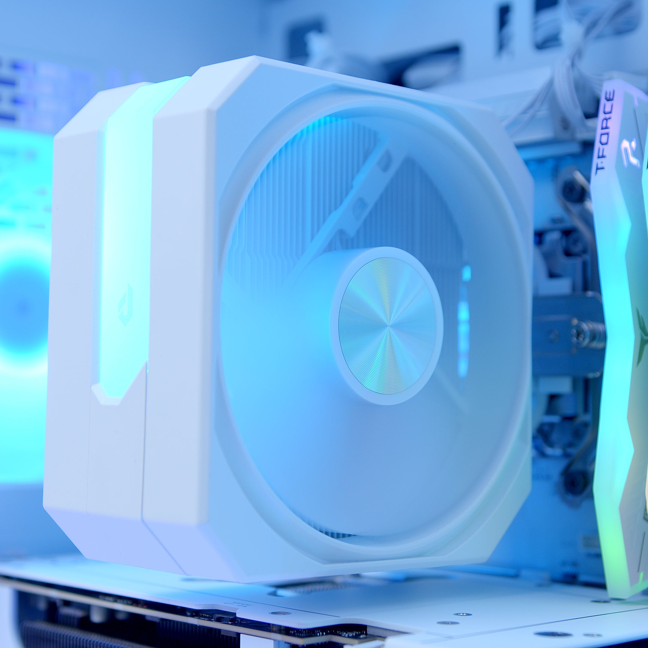 GeekaPC 'Arctic' (RTX 5070 / RX 9070)