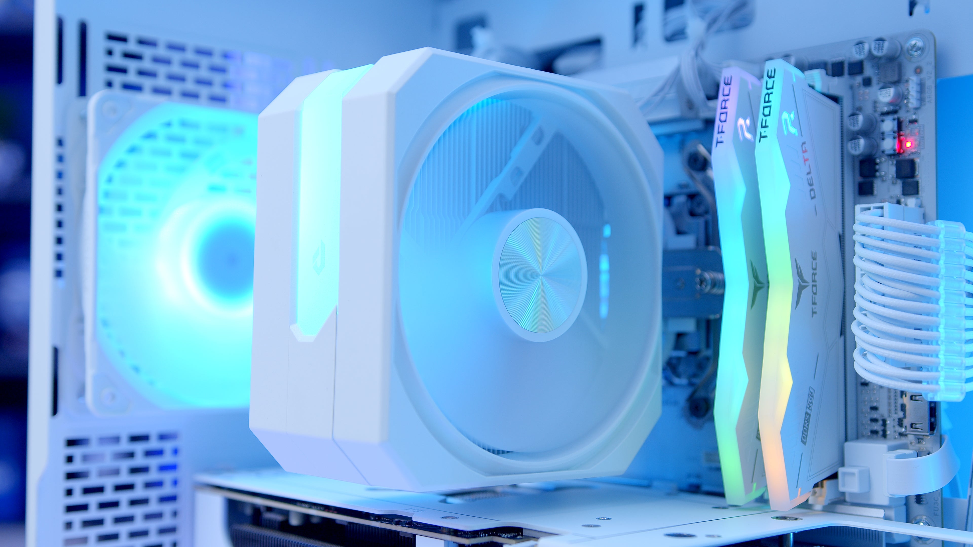 GeekaPC 'Arctic' (RTX 5070 / RX 9070)