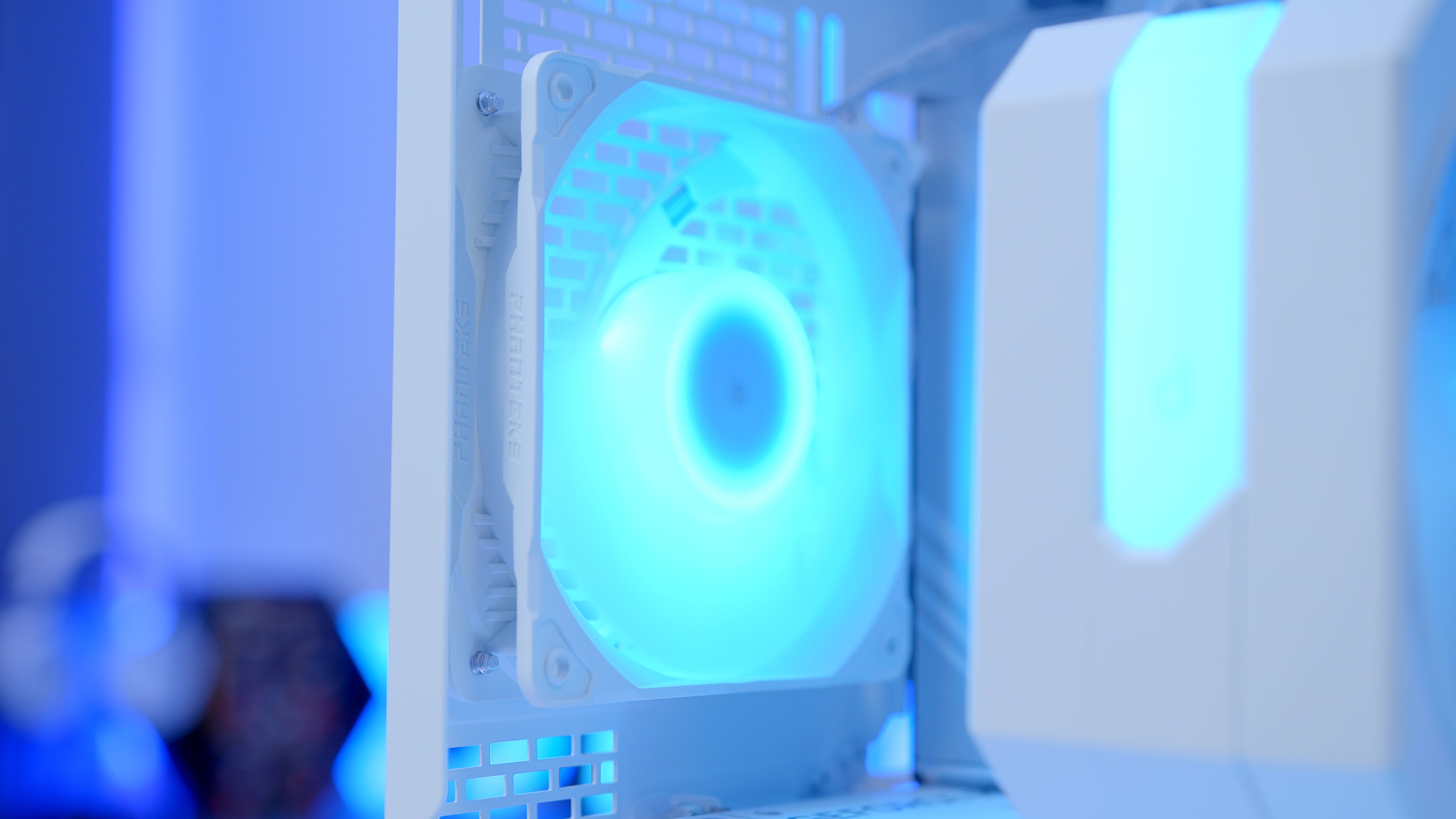 GeekaPC 'Arctic' (RTX 5070 / RX 9070)