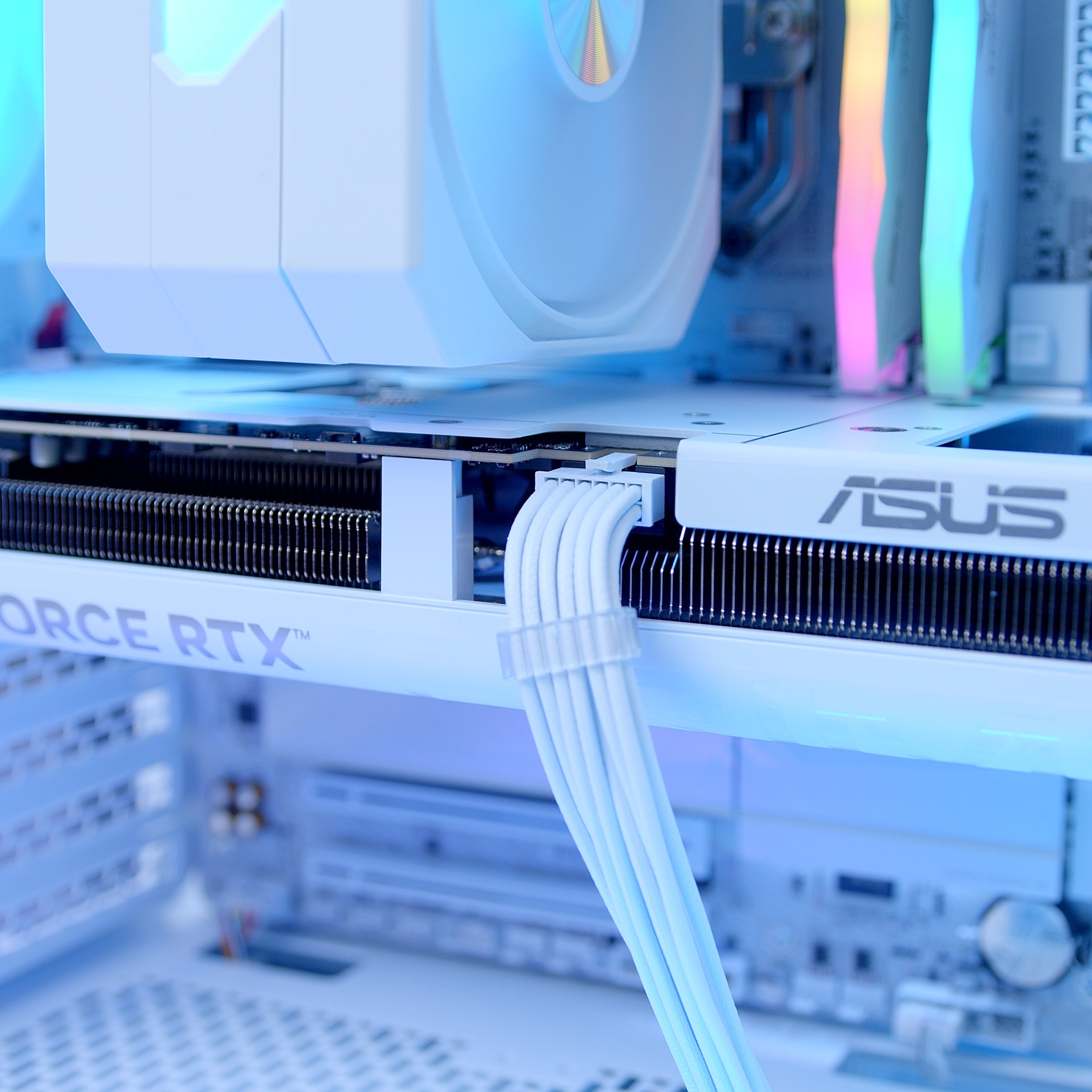 GeekaPC 'Arctic' (RTX 5070 / RX 9070)