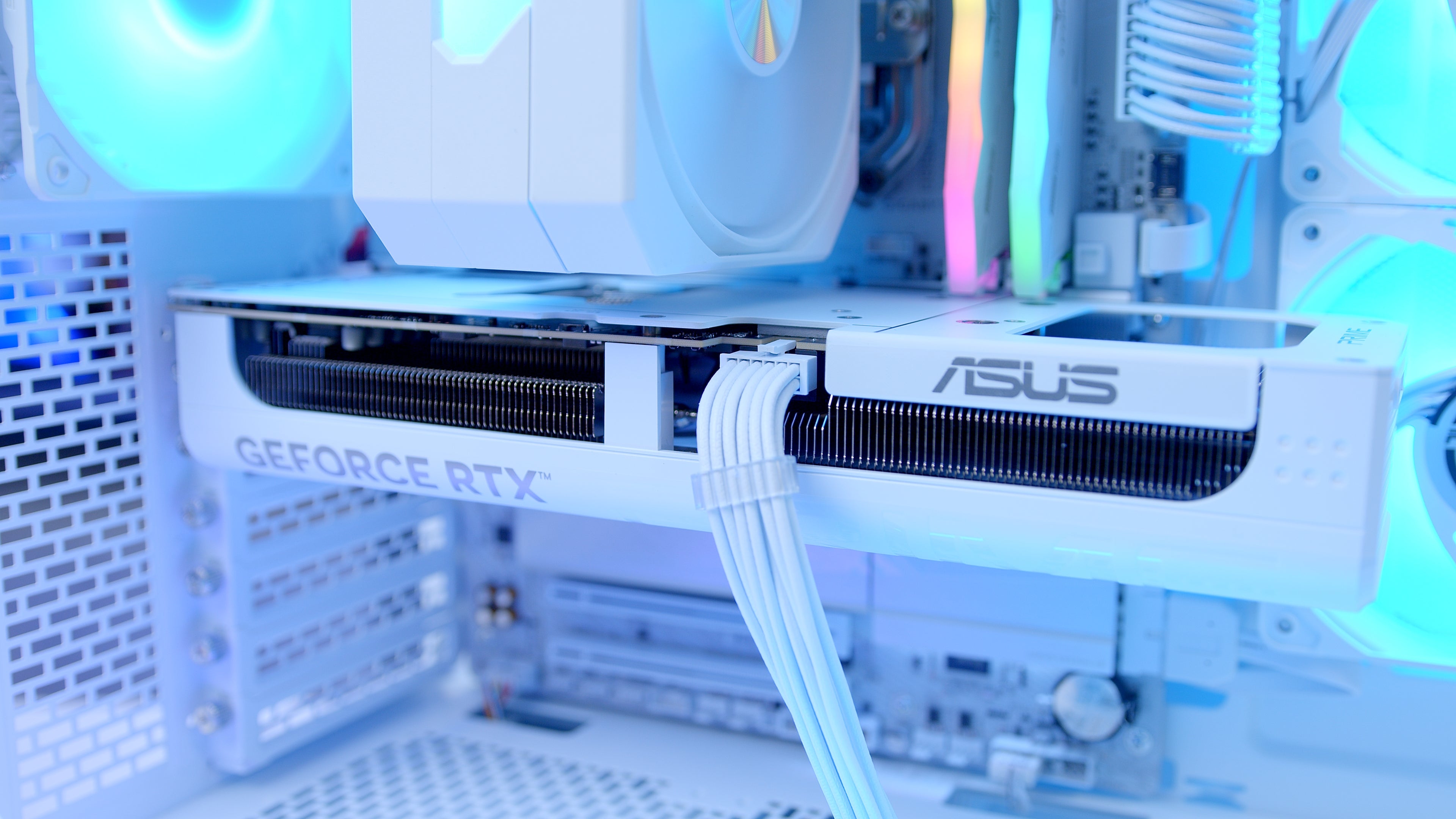 GeekaPC 'Arctic' (RTX 5070 / RX 9070)