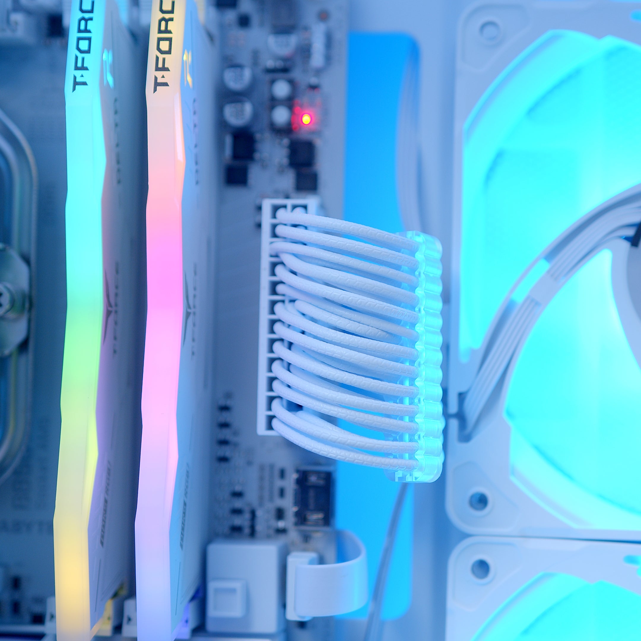 GeekaPC 'Arctic' (RTX 5070 / RX 9070)