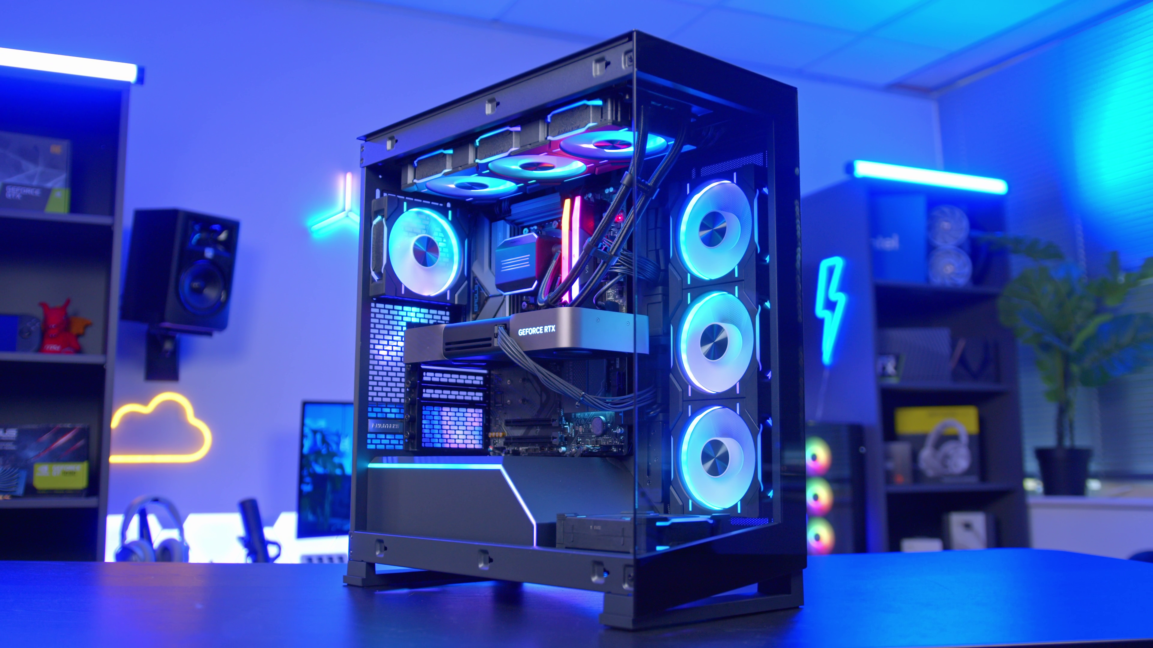 GeekaPC 'Apex' (RTX 5080 / RTX 5090)