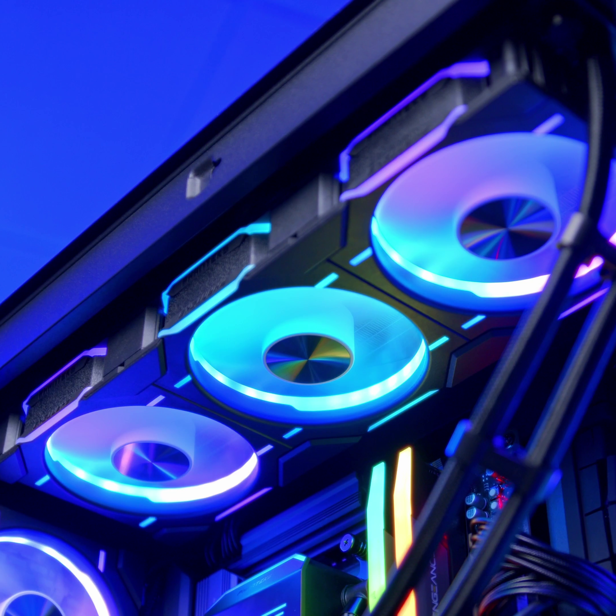 GeekaPC 'Apex' (RTX 5080 / RTX 5090)