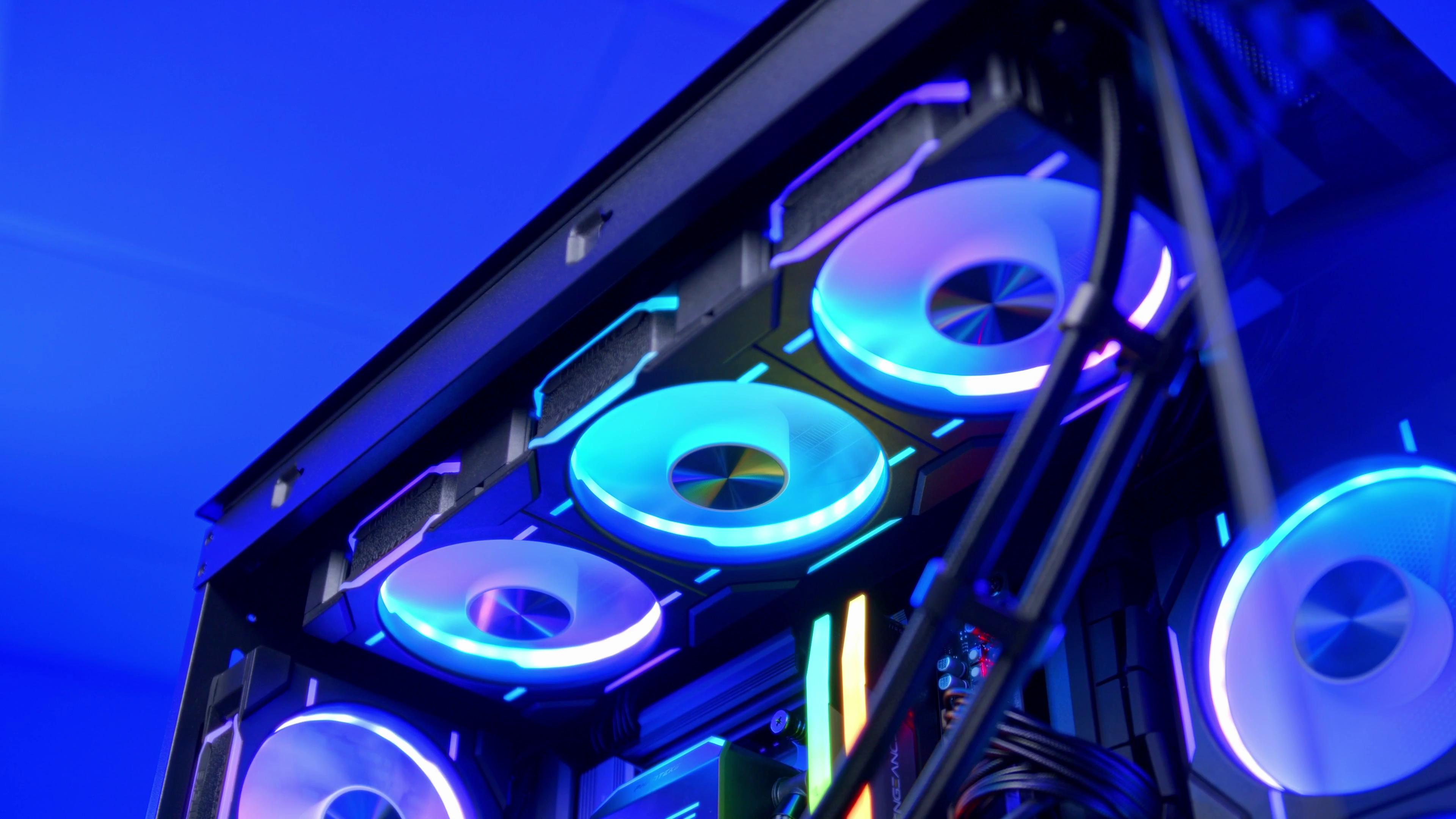 GeekaPC 'Apex' (RTX 5080 / RTX 5090)