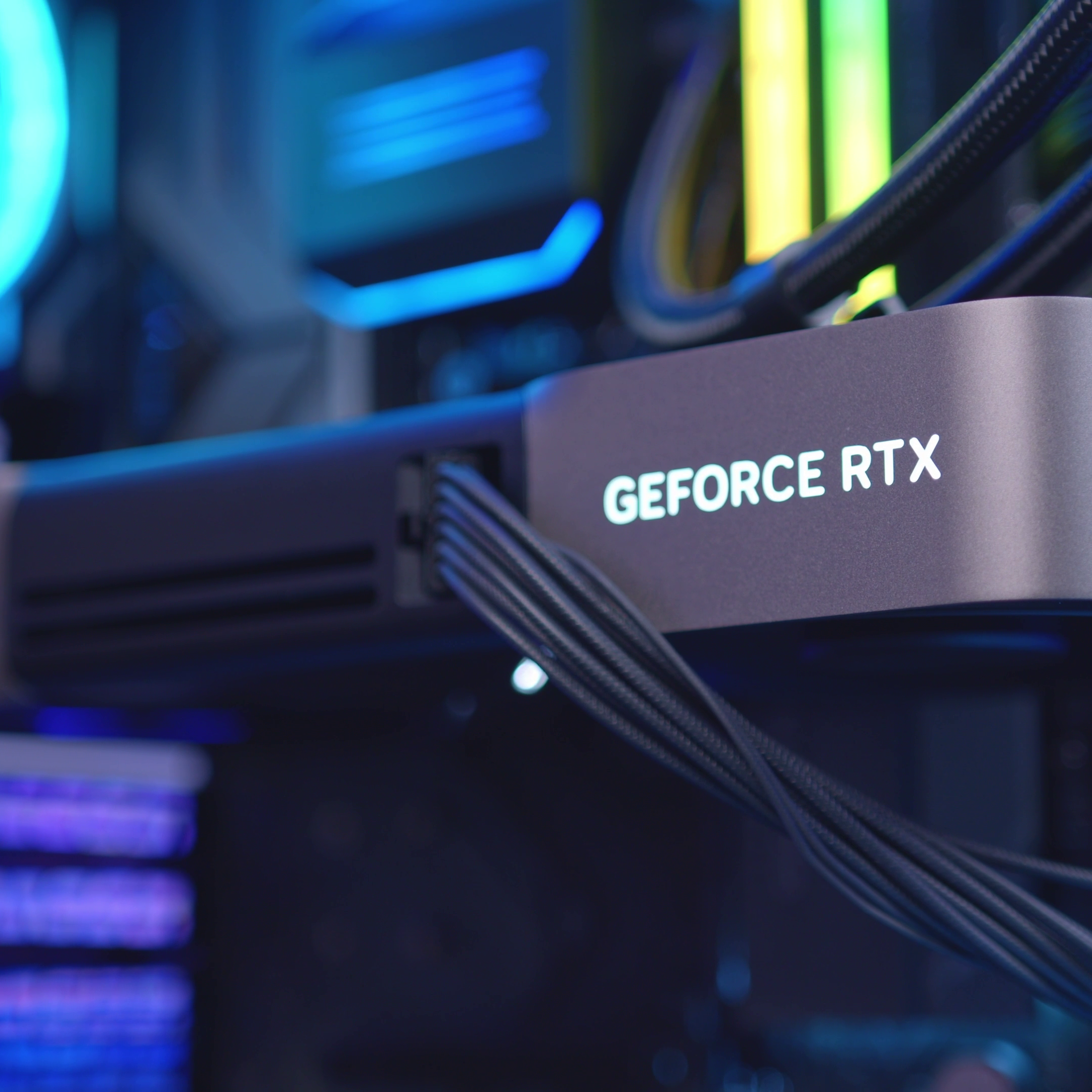 GeekaPC 'Apex' (RTX 5080 / RTX 5090)