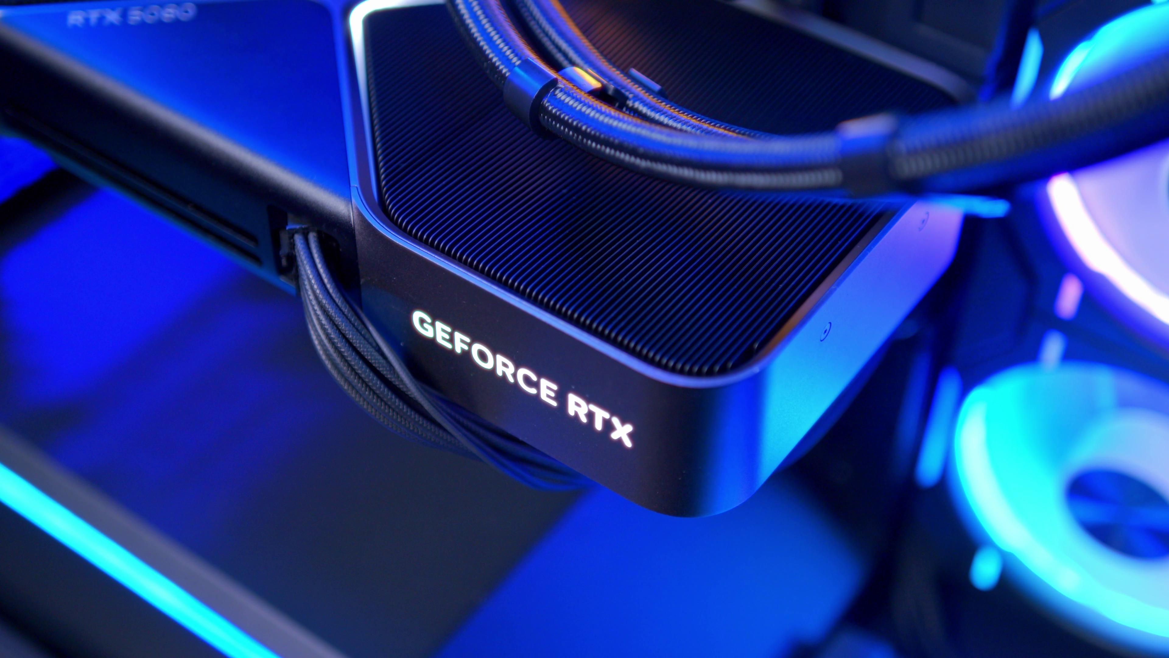GeekaPC 'Apex' (RTX 5080 / RTX 5090)